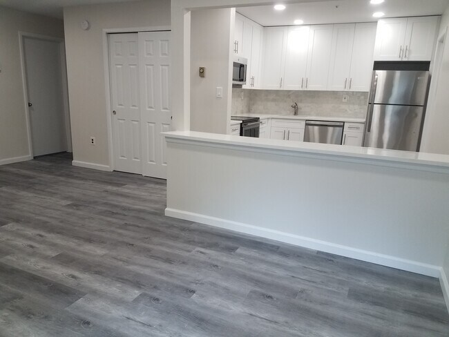 Building Photo - 105 Amberly Dr