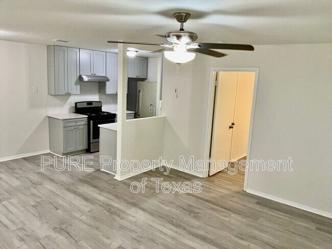 Foto del edificio - 417-418 Parkhill Cv