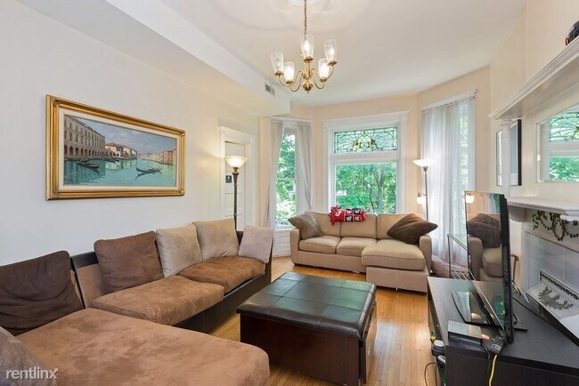 Foto del edificio - 4 br, 2 bath 4plex - 821 W Oakdale Ave Apt 2