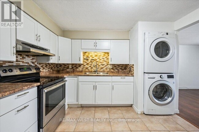 Building Photo - 333-333 Northlake Dr