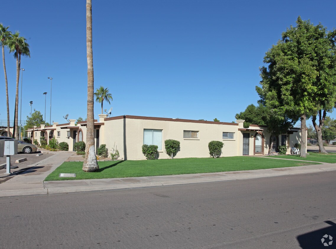 Building Photo - 370-388 N Comanche Dr