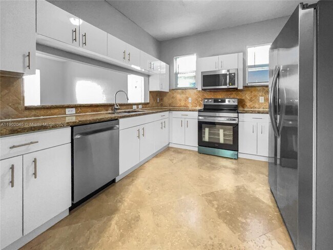 Foto del edificio - 1736 NE 9th Dr