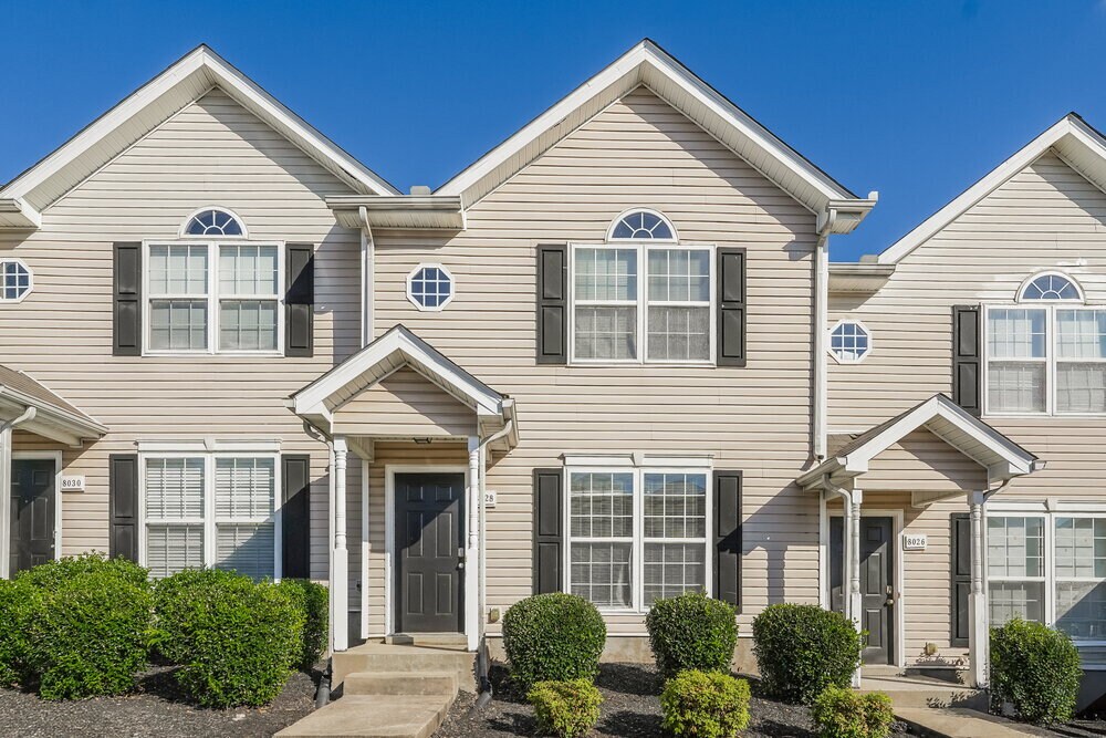 Foto principal - 8028 Logan Dr