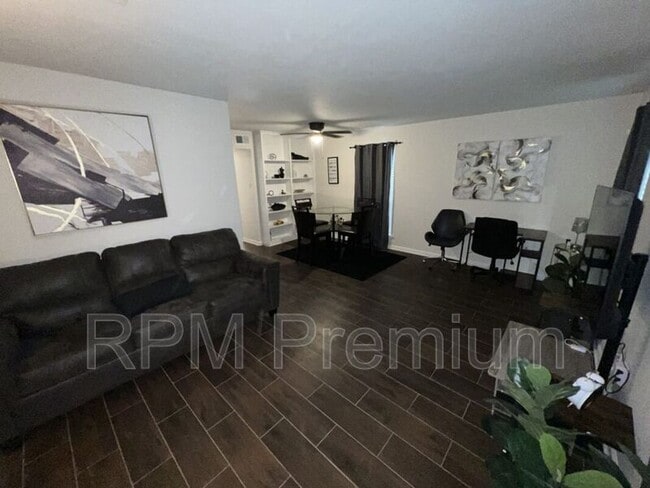 Foto del edificio - 4547 Alvin Dark Ave