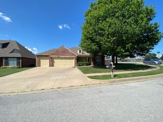 Building Photo - One Story in Jenks-1/2 acre corner lot-ful...