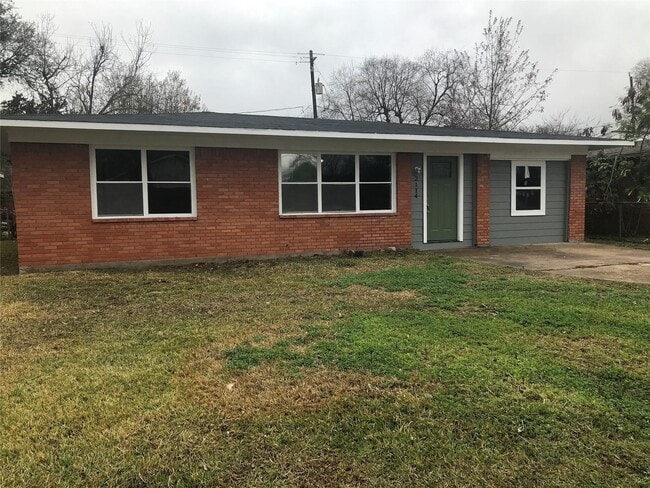 Building Photo - 2114 Dewberry Ln