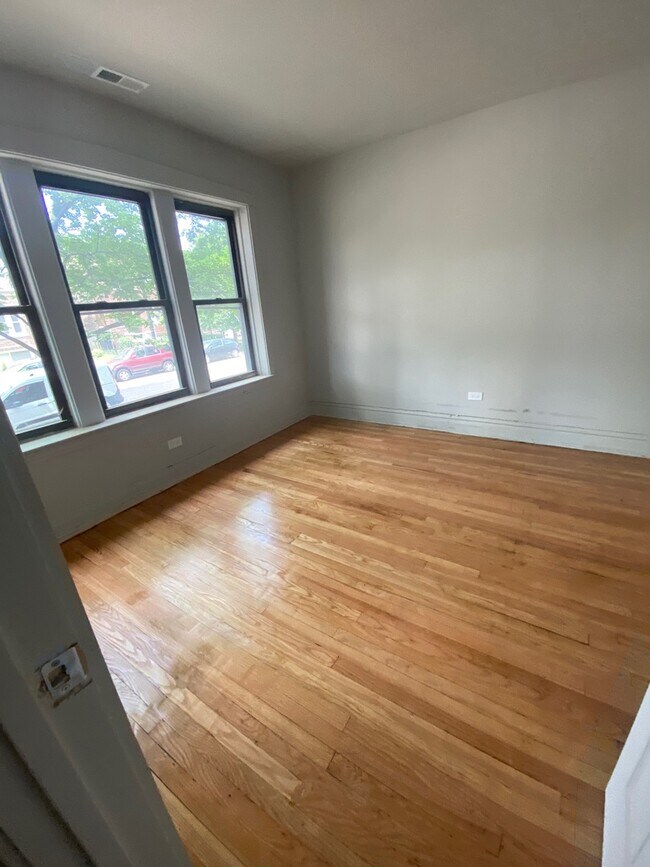Foto del edificio - 5018 W 18th St
