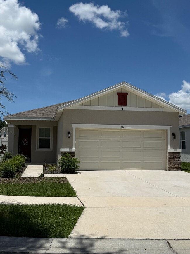 Building Photo - 904 Blue Creek Dr