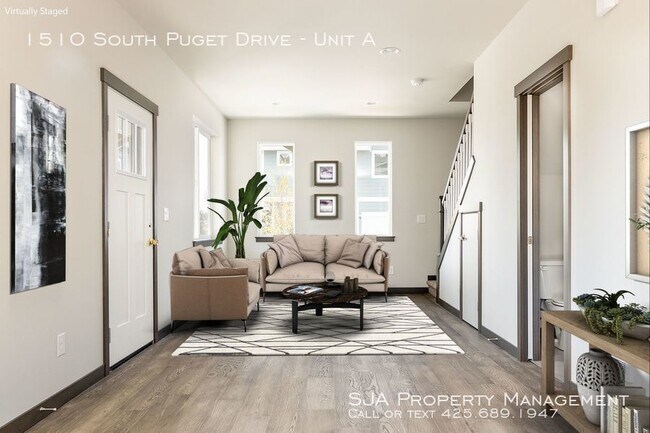 Building Photo - Brand New Luxury Townhomes