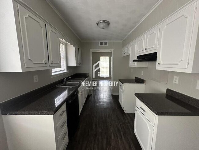 Foto del edificio - 5115 Fernleaf Ave