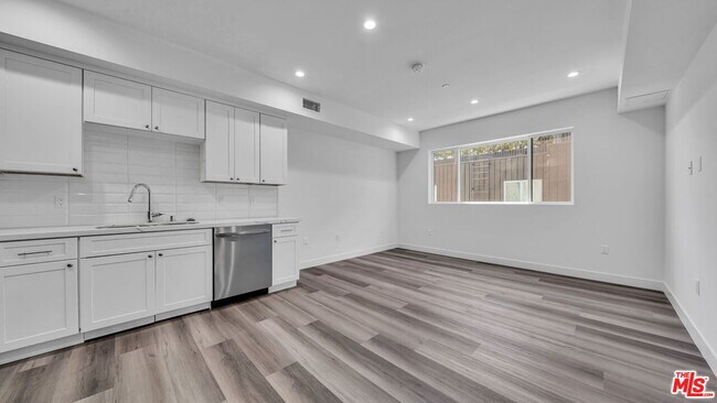 Foto del edificio - 627 N Dillon St