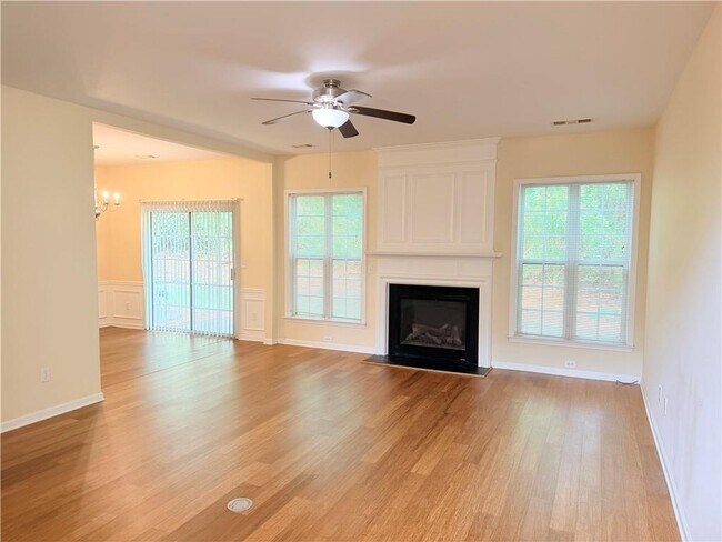 Foto del edificio - 2380 Fairlie Dr