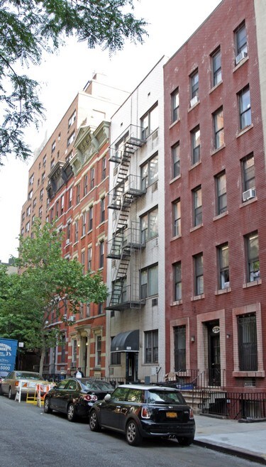 Primary Photo - Riverside House Apartment