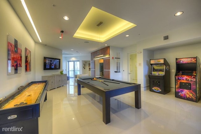 Building Photo - Studio, 1 bath  - 7440 N Kendall Dr