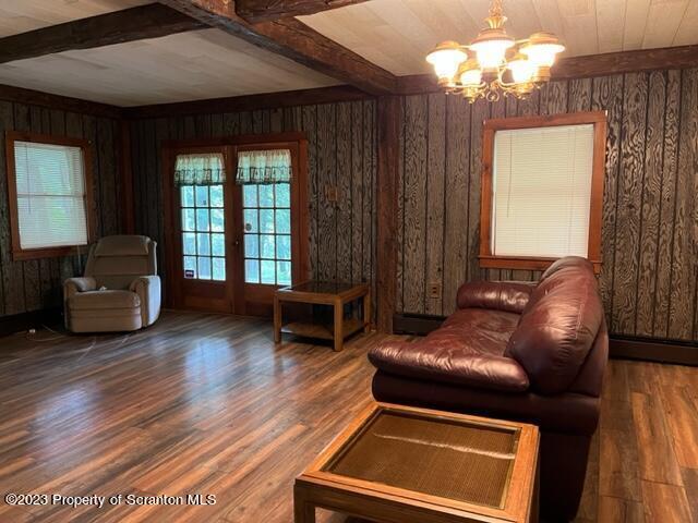 Building Photo - 371 Tamarack