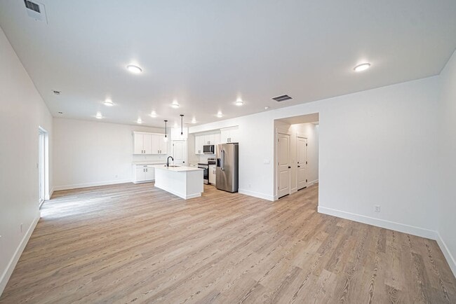 Building Photo - Charming New Townhome in Rigby