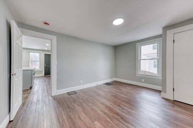 Foto del edificio - 68 Lewis Ave