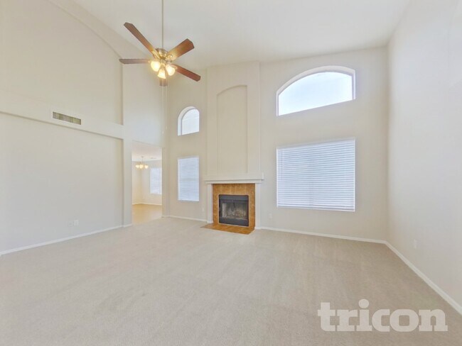 Building Photo - 17220 N Wavyleaf Ave