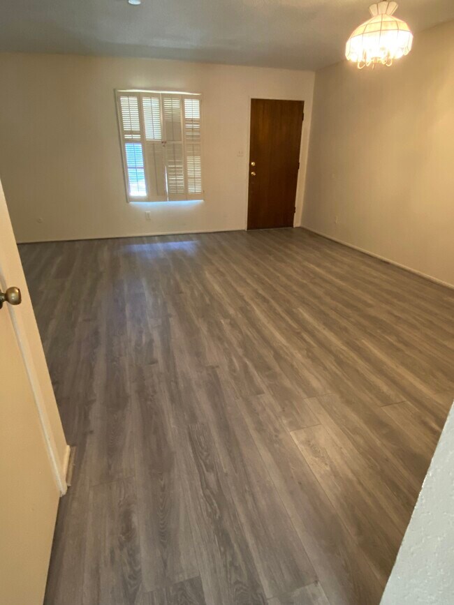 Foto del edificio - 9735 Reseda Blvd