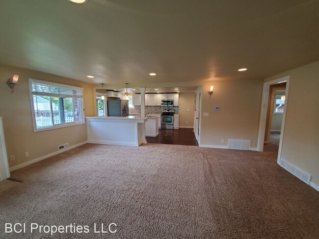 Building Photo - 4 br, 2 bath Apartment - 2717 S. Fruitland
