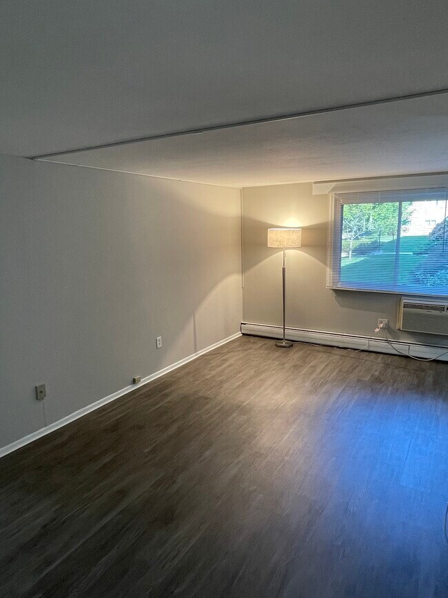 Building Photo - 6000 Nob Hill Dr