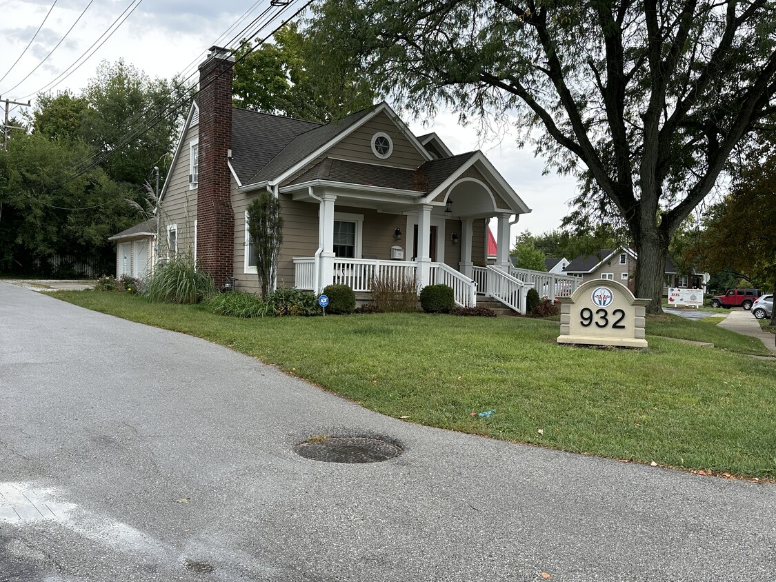 Photo - 932 Robinson St.