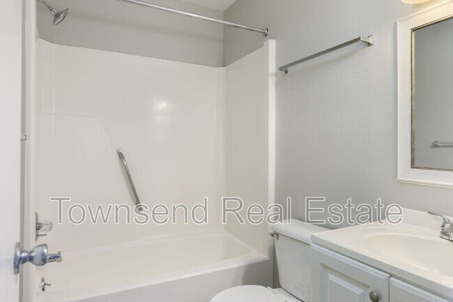 Building Photo - 5845-E Century Oaks Drive