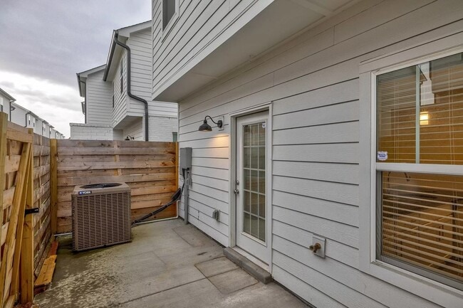 Building Photo - 2129 Bayport Ave