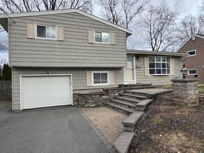 Building Photo - 7 Limetree Ln