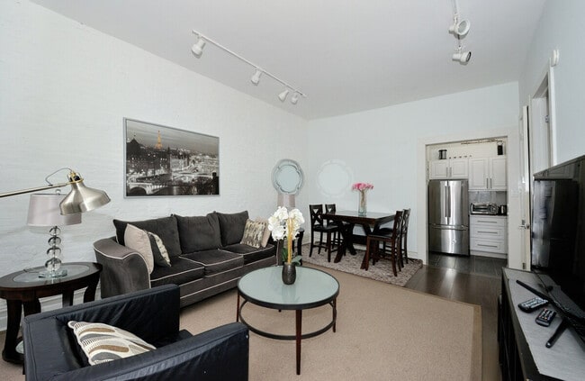 Building Photo - 7 W 82 St