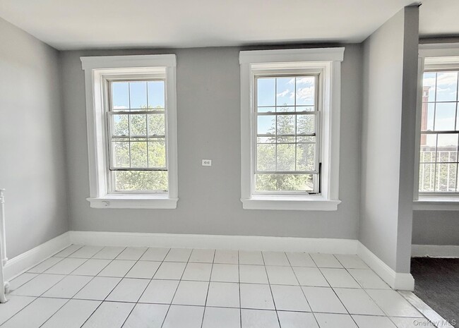 Building Photo - 132 W Boston Post Rd