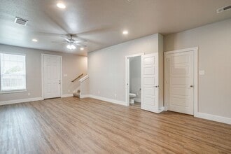 Building Photo - 405 Hampton Pl