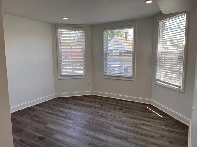 Building Photo - 336 Lowell St