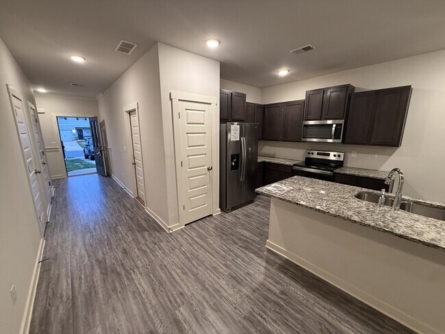 Foto del edificio - 680 The Heights Ln