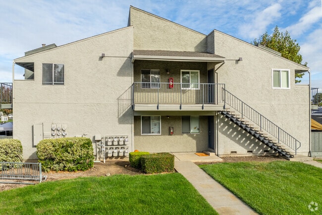 Building Photo - The Henley