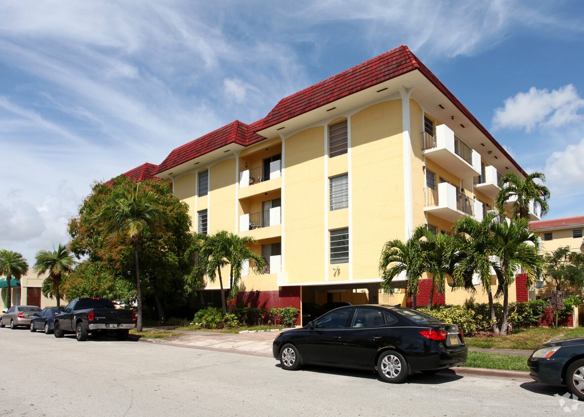Primary Photo - 131 Menores Ave