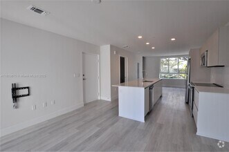 Building Photo - 2505 NE 193rd St