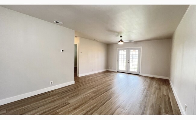 Building Photo - 11208 Renel Dr
