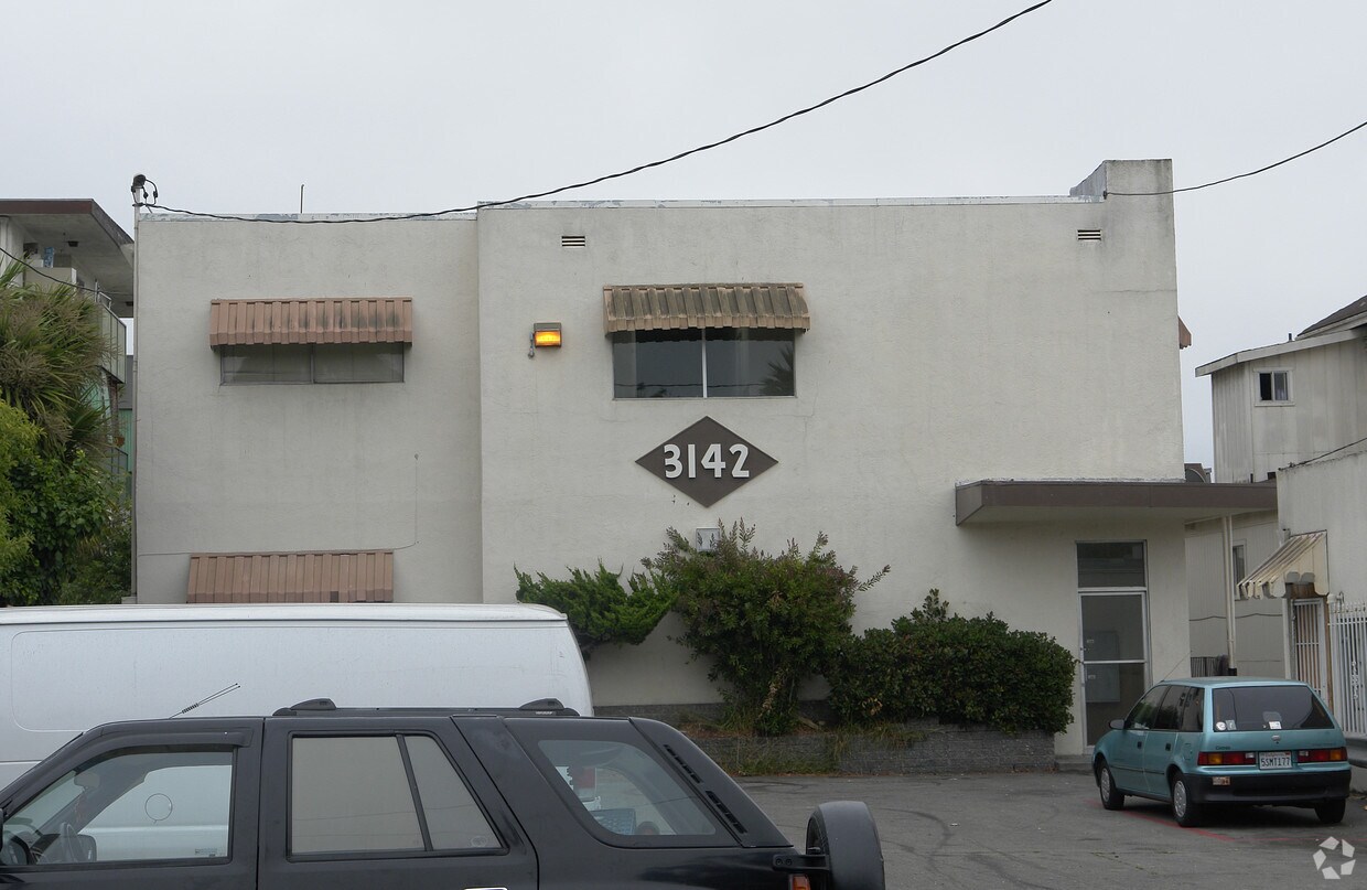 Building Photo - 3138-3142 Fruitvale Ave
