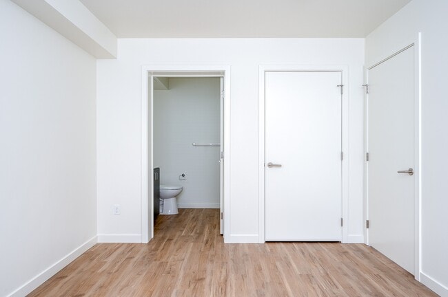 Apartamentos Steppe | Dos habitaciones, baño principal - Steppe