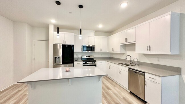 Foto del edificio - Beautiful, Newer Construction Home in Desi...