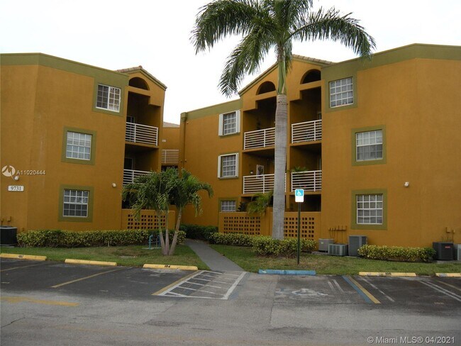 Foto del edificio - 9731 Fontainebleau Blvd