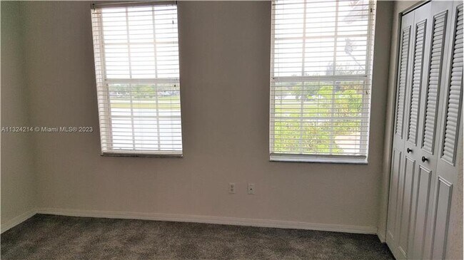 Foto del edificio - 755 SW 148th Ave