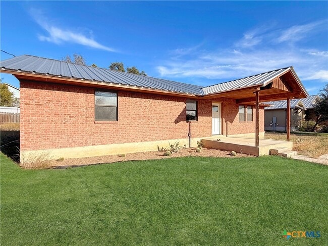 Building Photo - 1616 Lonesome