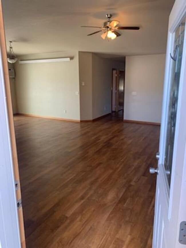 Building Photo - $1700 - 3 Bedroom, 2 Bathroom Townhome - G...