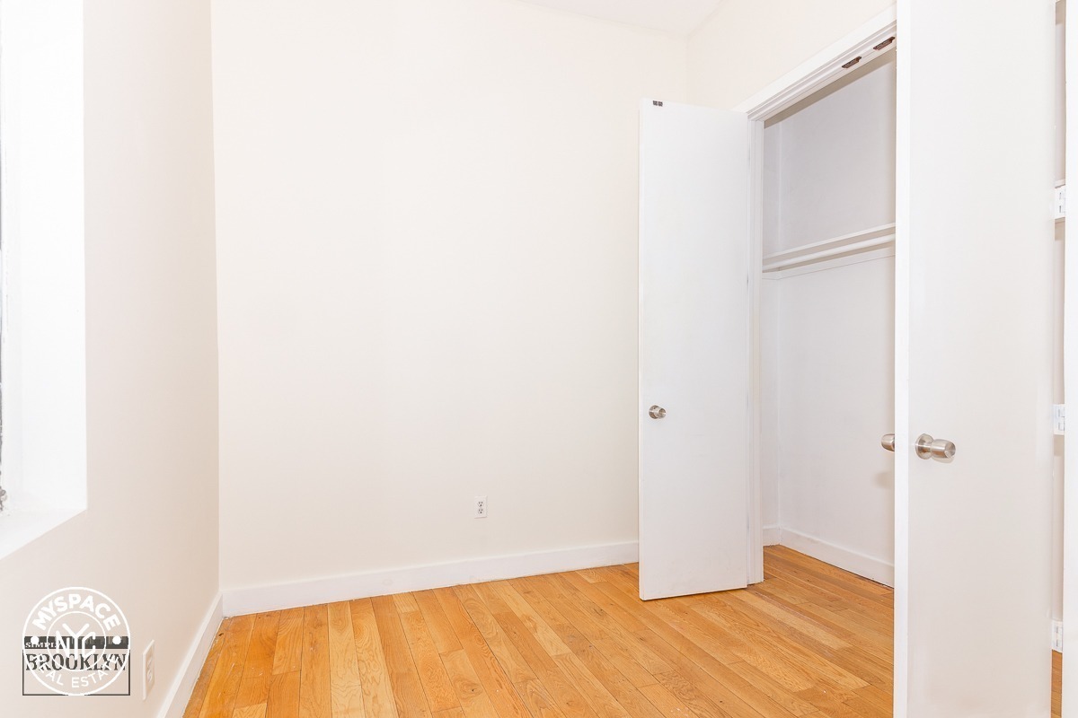 Building Photo - 1375 Greene Ave