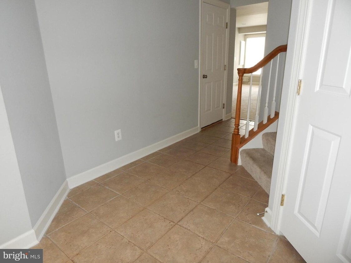 1013 Hotchkiss Pl, Fredericksburg, VA 22401 Townhome Rentals in