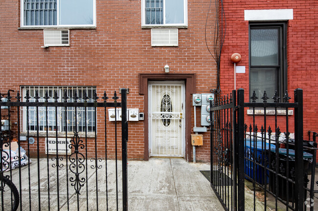 Entrada - 590 Sterling Pl