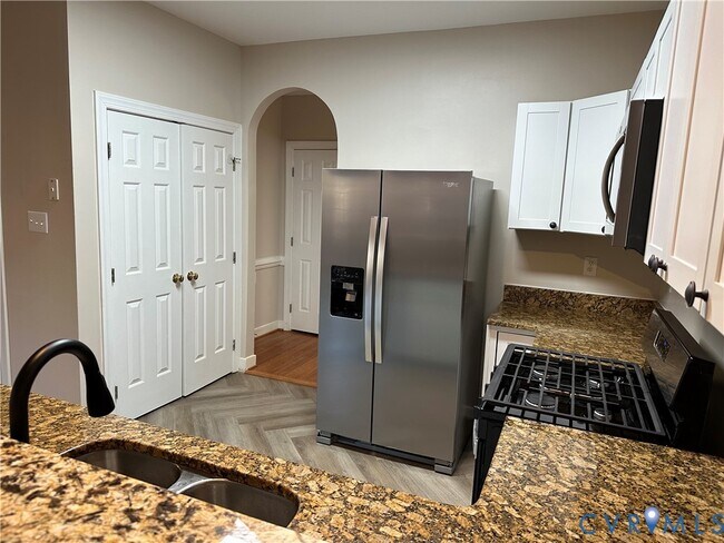 Foto del edificio - 5219 Scotsglen Dr