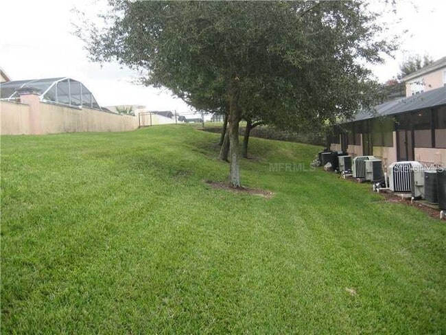 Building Photo - 2411 Silver Palm Dr